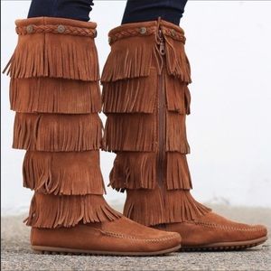 Minnetonka 5-Layer Fringe Boots